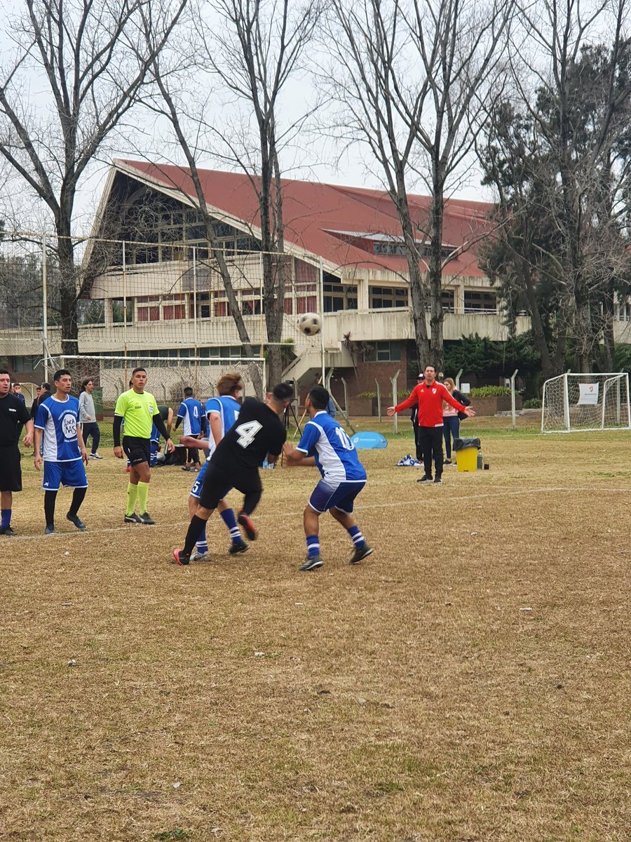 MIconomopulos's tweet photo. Como cada domingo estamos en el Predio del Club Recreativo de Ezeiza. Acompañando el campeonato de Fútbol del SEC. Cuidando de nuestros jugadores y sus familias. #prevenirescuidar #PrimerosAuxilios 
@CarlosPerezSEC Gracias por la confianza! 
@OscarTedescoSEC 
@Sergio_OrtizOk https://t.co/Kac4EBkbUB