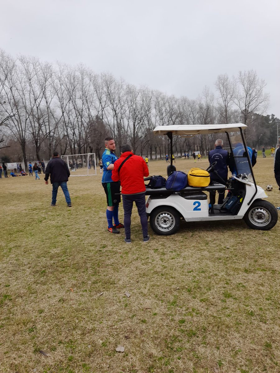 Como cada domingo estamos en el Predio del Club Recreativo de Ezeiza. Acompañando el campeonato de Fútbol del SEC. Cuidando de nuestros jugadores y sus familias. #prevenirescuidar #PrimerosAuxilios 
<a href="/CarlosPerezSEC/">Carlos Pérez</a> Gracias por la confianza! 
<a href="/OscarTedescoSEC/">Oscar M. Tedesco</a> 
<a href="/Sergio_OrtizOk/">Sergio Ortiz</a>