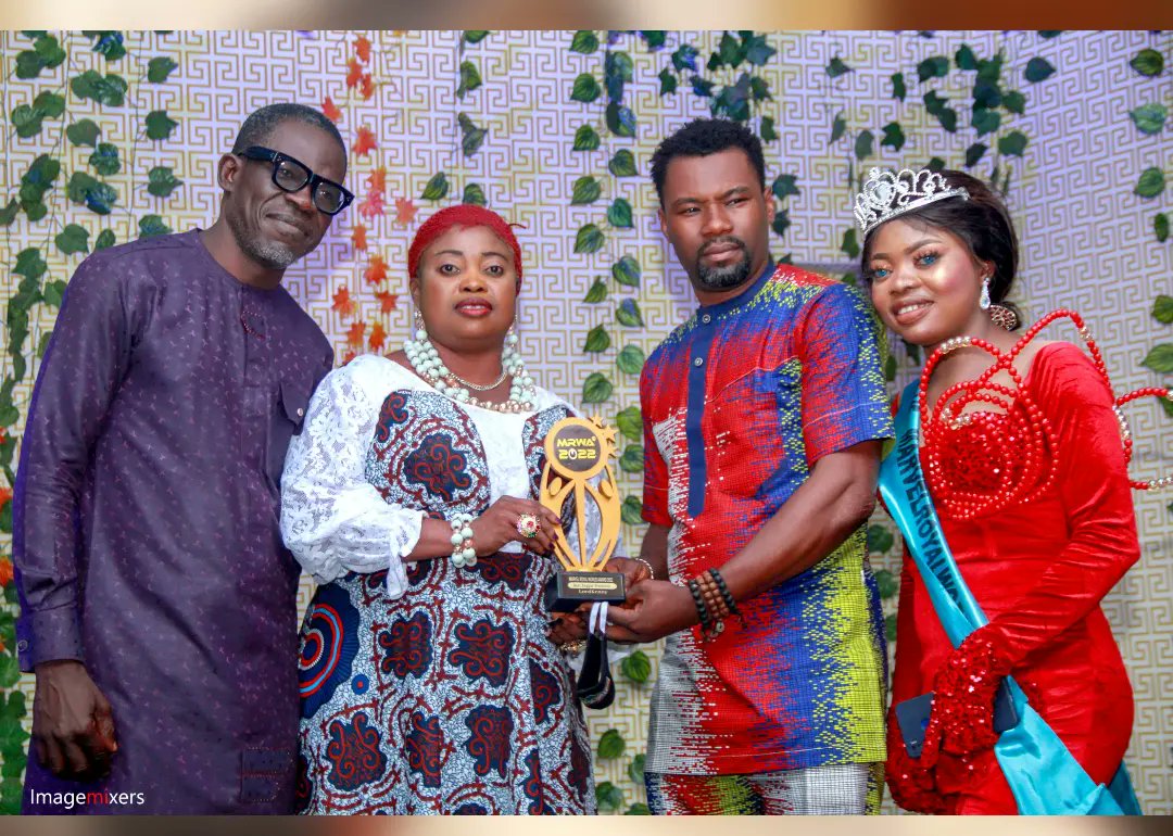 splashfm1067's tweet photo. We congratulate the reggae man, Lord Kenny @lordkenny79 as he was awarded the best Reggae Presenter in the South West of Nigeria at the just concluded MARVEL ROYAL WORLD AWARDS in Ibadan.

Congratulations!!!

#lordkenny
#reggaetimereloaded 
#SplashFm1067 https://t.co/oUonYwhBIy