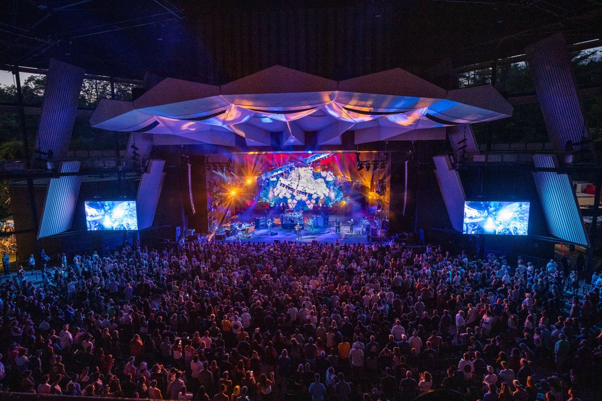 davematthewsbnd's tweet photo. Another fabulous weekend at @SPACsaratoga in the books! Check out pictures of the 2nd night in Saratoga Springs, NY. 

📸 Sanjay Suchack https://t.co/eO5cBqqFy4