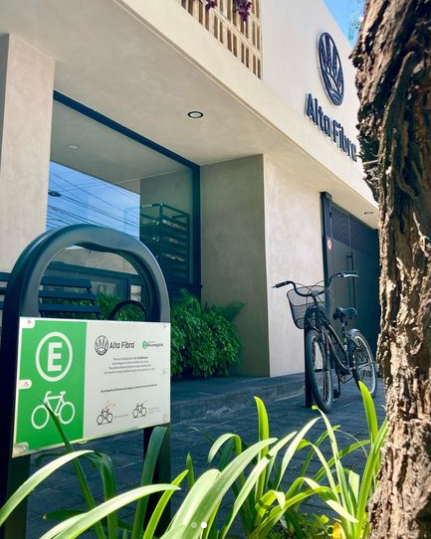 biciamigable's tweet photo. #CiclopuertoT8 de @armonmanto con estela informativa mediana, personalizado con el estilo de tu negocio 😉
Llamame y ponemos guapo tu establecimiento con una solución a la medida, para que atraiga ¡nuevos clientes! https://t.co/hJJcWjP0Qd