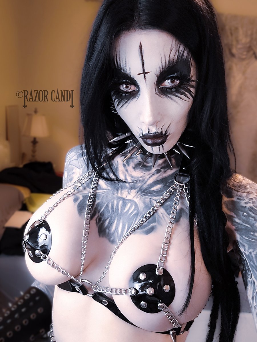 RazorCandi_'s tweet photo. Have a wicked Sinday! selfies before my black metal shoot https://t.co/XJXoYO6zRY