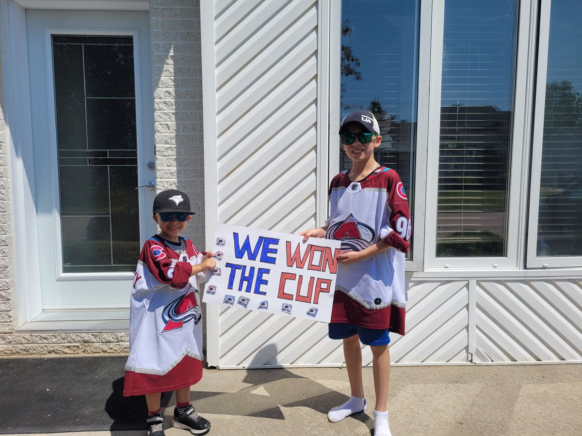 marco9804's tweet photo. On our way to Sammy G parade

Did you want more pics @Avalanche https://t.co/hbaPHi8leE