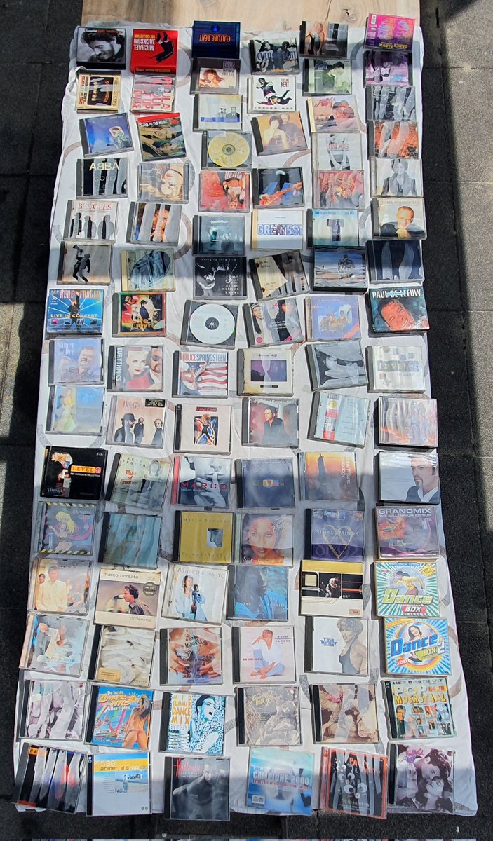 Wat onzichtbare druppeltjes condenswater na een tijdje al niet kunnen doen... met enige weemoed moet ik nu afscheid nemen van mijn old-school cd-collectie; bestemming kliko😥 of heb jij nog suggesties <a href="/gerardekdom/">Gerard Ekdom</a>