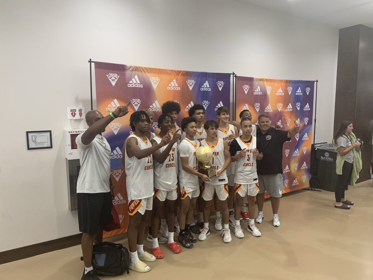 BrianMabe1's tweet photo. Adidas gauntlet series gold champs with a 12 point win in the finals. Stayed home with the Kentucky team and got it done! @BoysGirls13th @SLBBasketball https://t.co/P9Ddi7XMNi