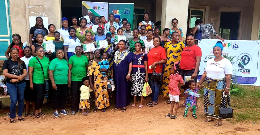 Melmedia2013's tweet photo. The @awepnigeria @ACTFoundation_
#POWERProject Workshop at Amuba Hall Uboji Ngwo Uno Community #Enugu was a great success about 65 engaging &amp; enthusiastic participants attended with great interest to learn. They were taught several important principles of Agric Enterpreneurship https://t.co/clpHEyAdyx