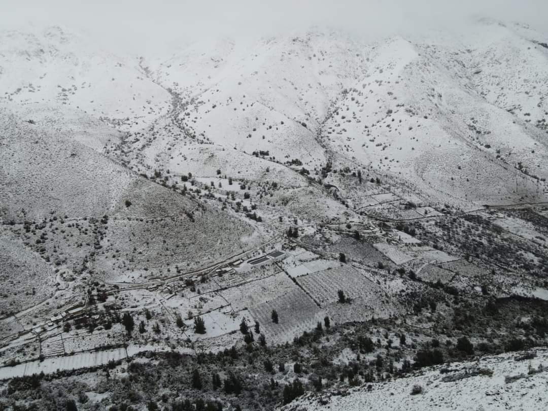 guayacancl's tweet photo. 🔴#AhoraGuayacanFM | Más de 90 cm de nieve se han acomulado en la zona cordillerana de #Illapel gracias a las  intensas nevadas que afecta a la región producto del #sistemafrontal que afecta a la zona. https://t.co/EdXvIs8nLz