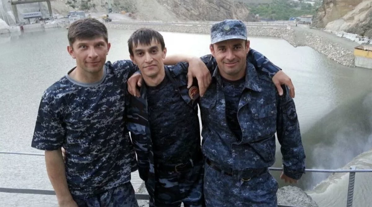 День смерти парня, благодаря которому все теперь говорят: работайте братья. Вечная память мужественному человеку и истинному мужчине - Магомеду. Кроме Магомеда, 10 июля погиб и его брат Абдурашид. Вечная память.