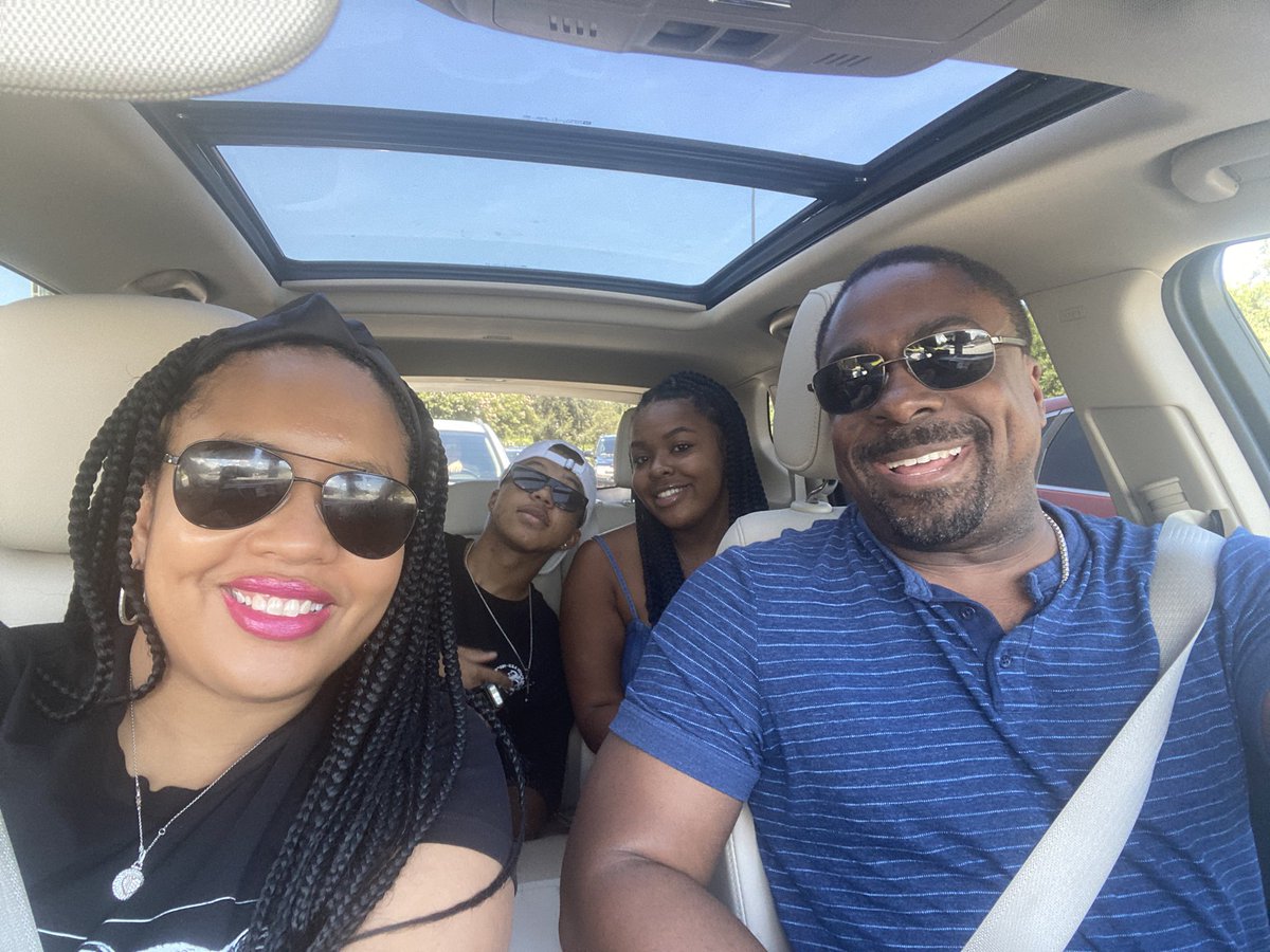 TaneiaGiles's tweet photo. Fun Family Times! Missing Kiara but she had to work! Florida is hot! @TaneiaGiles #fun https://t.co/fFccTAvo8G