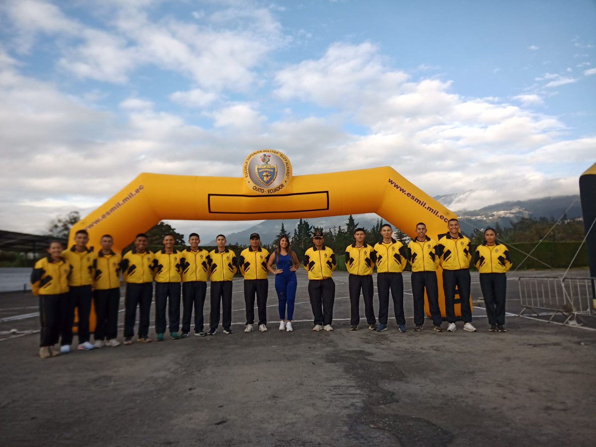 CedeDoc's tweet photo. #Quito | La @esmilecuador participó en el circuito atlético 5k Nuestros Héroes organizado por la Fundación Virgen de la Merced, con espíritu deportivo.
#EducandoMilitaresDelFuturo https://t.co/t8m9HTSIa0