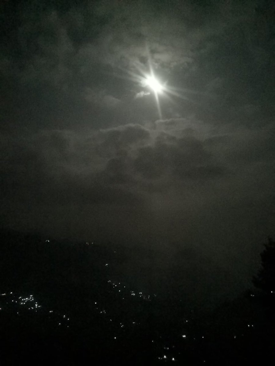 Muhamma35792564's tweet photo. Mesmerizing Moonlight https://t.co/VFmNlwVQTt
