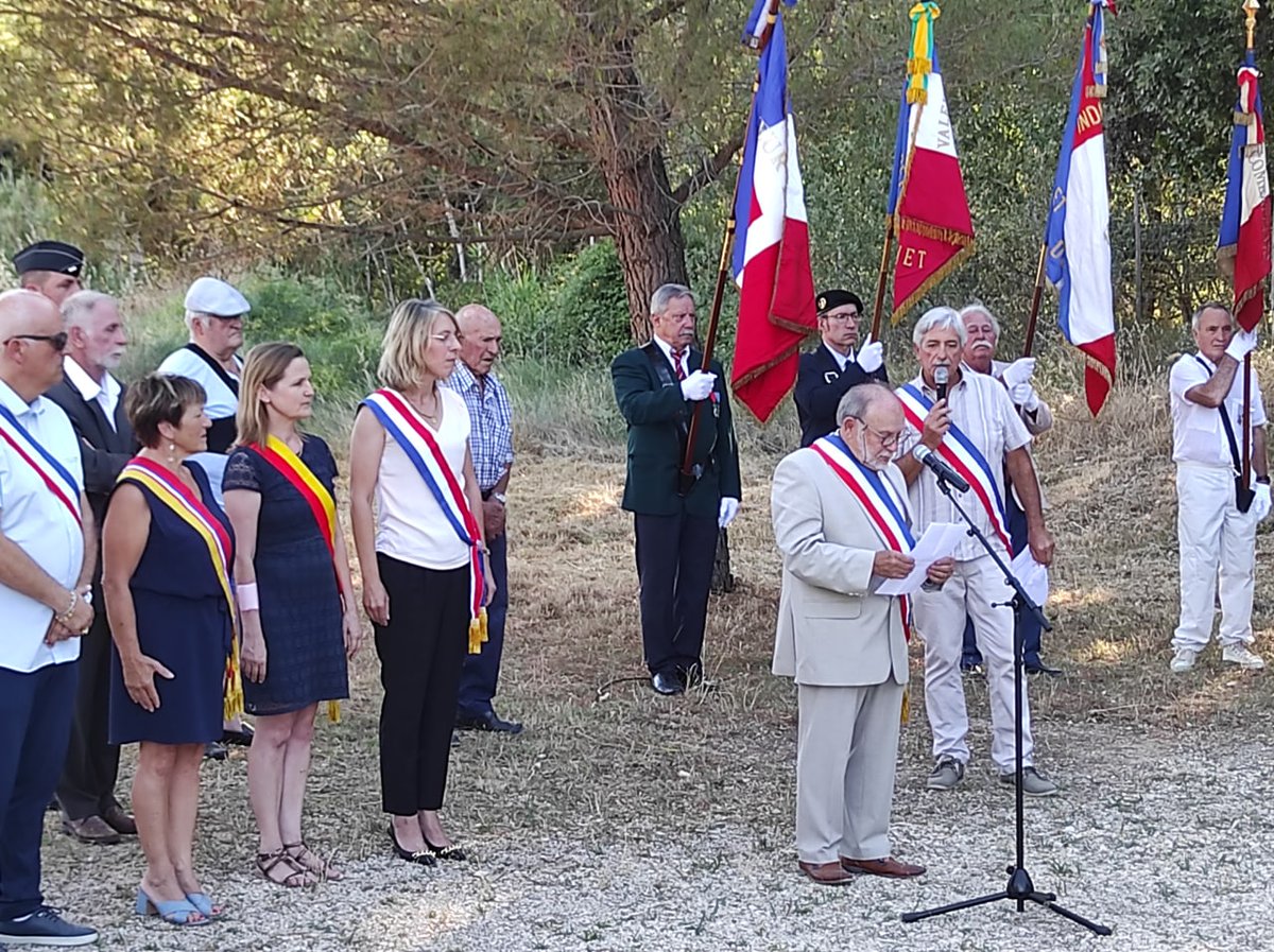 CathRimbert84's tweet photo. 🇲🇫 Au côté de @BeneAuzanot pour la commémoration du Mardéric, à l’entrée du village de #Villelaure, sur le lieu même où furent fusillés 6 résistants du Luberon le 9 juillet 1944. Nous ne les oublions pas. https://t.co/K3hSorIjS5