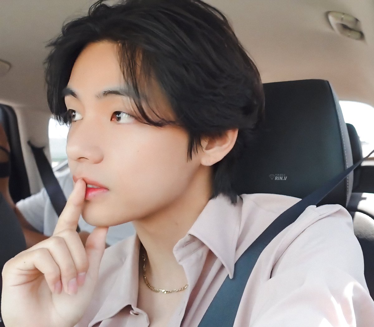 Rin_v_taetae's tweet photo. 📎https://t.co/toTQkwCefc
[BTS VLOG] V l DRIVE VLOG
#BTSV #V #태형 #TAEHYUNG #KimTaehyung https://t.co/UddjRPUfBQ