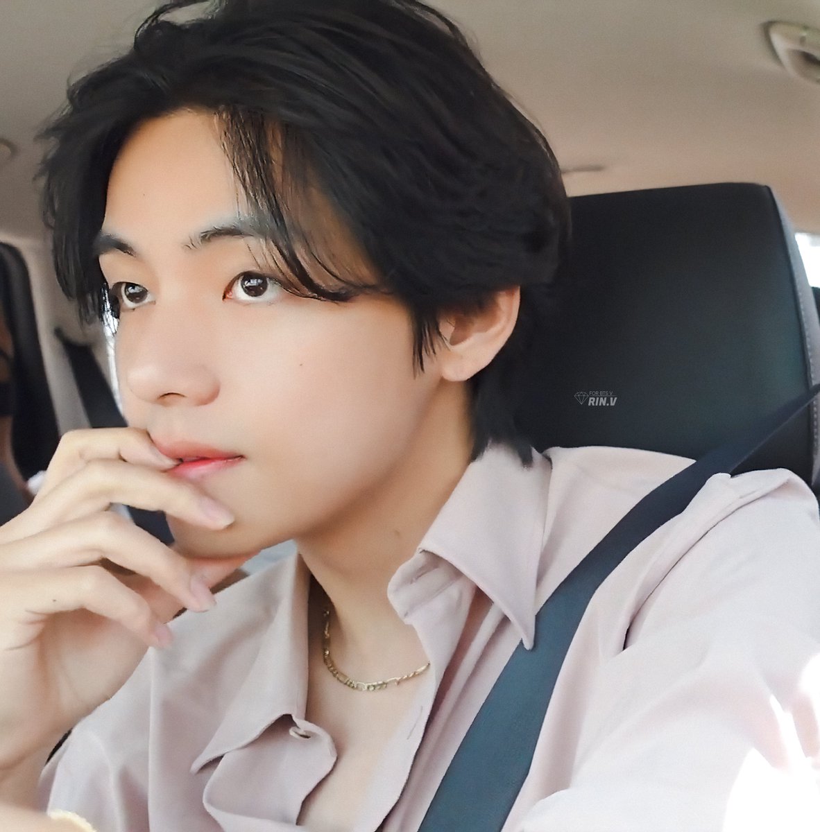 Rin_v_taetae's tweet photo. 📎https://t.co/toTQkwCefc
[BTS VLOG] V l DRIVE VLOG
#BTSV #V #태형 #TAEHYUNG #KimTaehyung https://t.co/UddjRPUfBQ