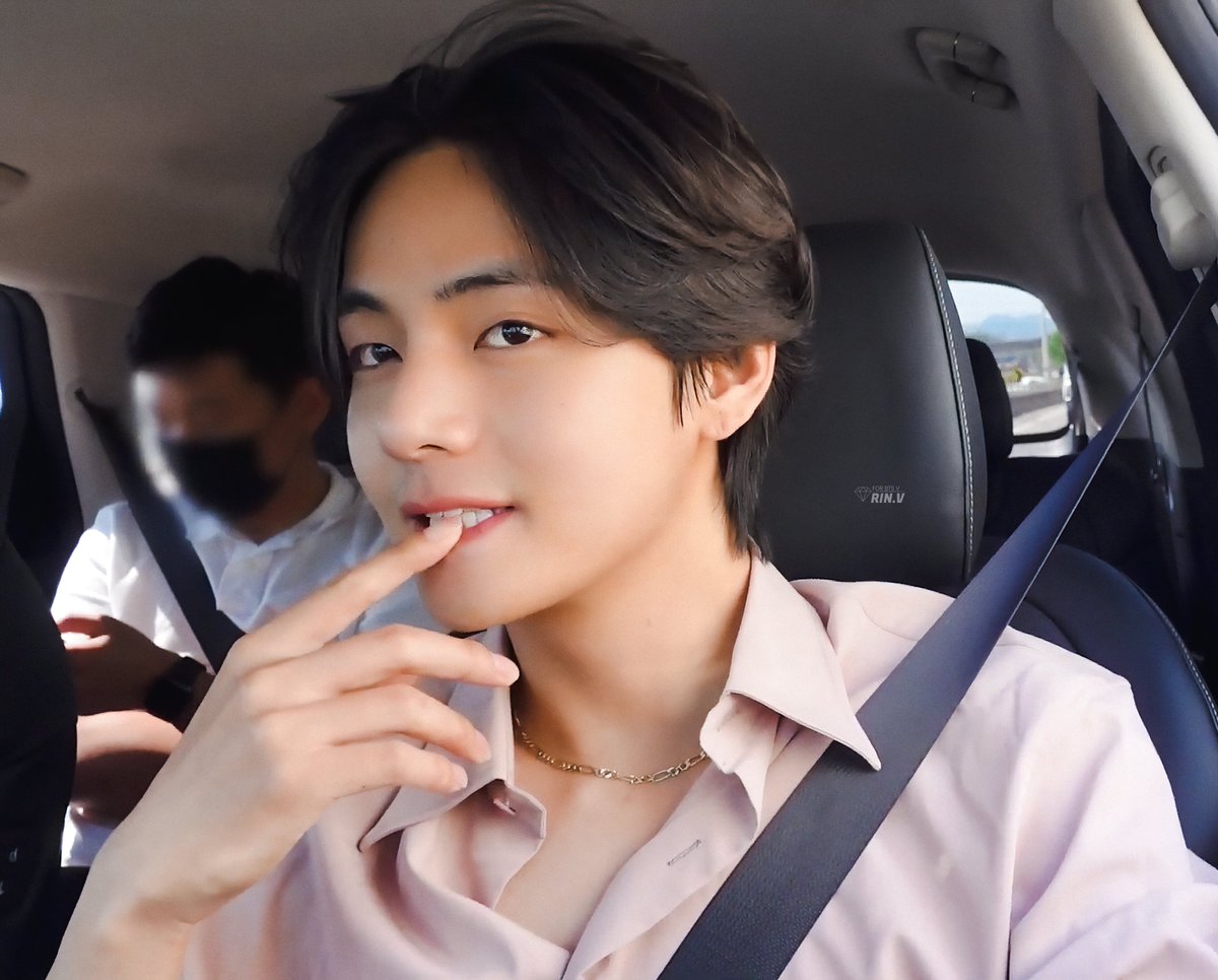 Rin_v_taetae's tweet photo. 📎https://t.co/toTQkwCefc
[BTS VLOG] V l DRIVE VLOG
#BTSV #V #태형 #TAEHYUNG #KimTaehyung https://t.co/UddjRPUfBQ