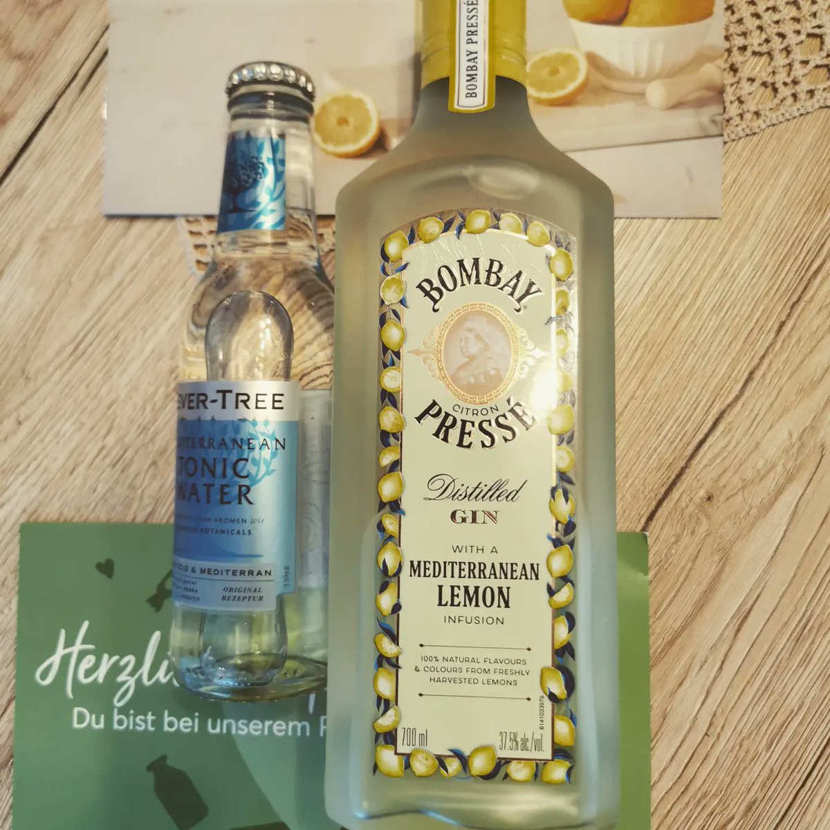 Kimmi38506142's tweet image. Anzeige 🔞 vielen Dank für diesen spritzigen Produkttest 🍋🥂 ein Genuss 

#brandnoozprodukttest #bombaypressébrandnooz #Bombaypressé
