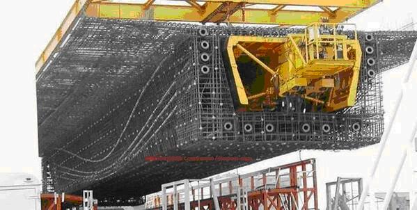 Armado de viga prefabricada a ser postensada.