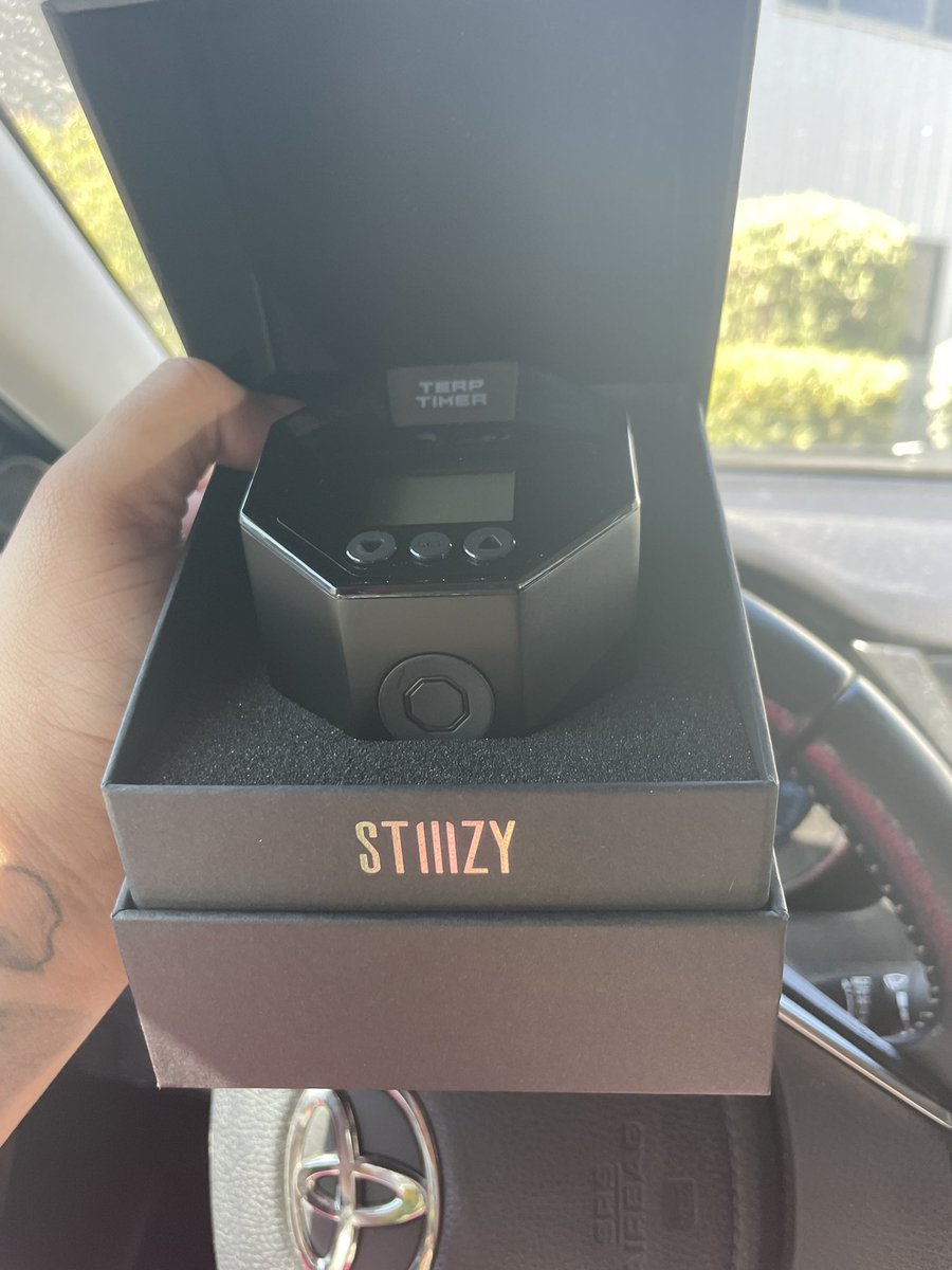Weekn33's tweet photo. Crazy 710 deals at @TokenFarms_. Got this crazy @StiiizyPremium care package 😍🍯💨 #710Day #stiiizy #wax #420friendly https://t.co/E1eZtxn9hN