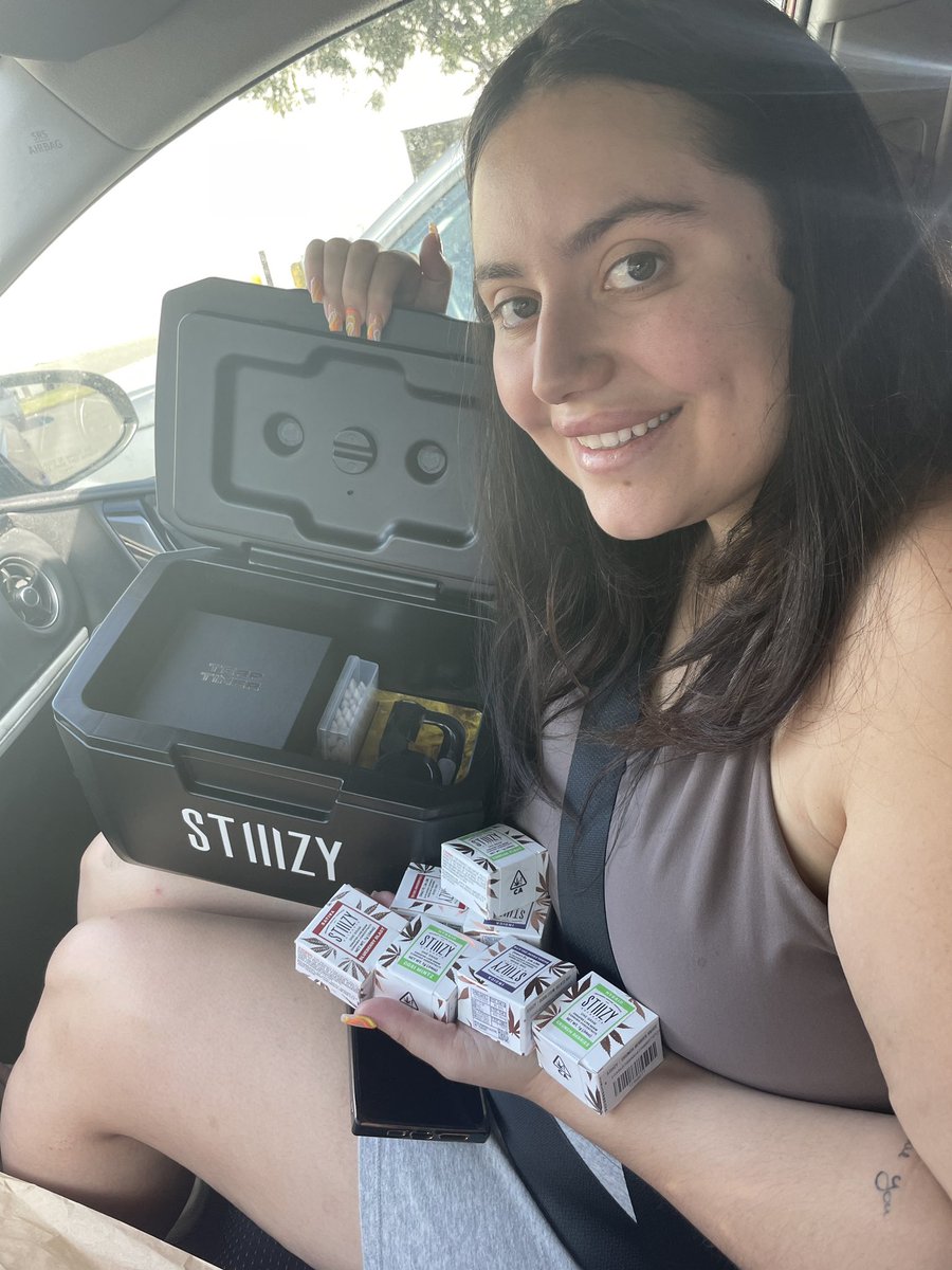 Weekn33's tweet photo. Crazy 710 deals at @TokenFarms_. Got this crazy @StiiizyPremium care package 😍🍯💨 #710Day #stiiizy #wax #420friendly https://t.co/E1eZtxn9hN