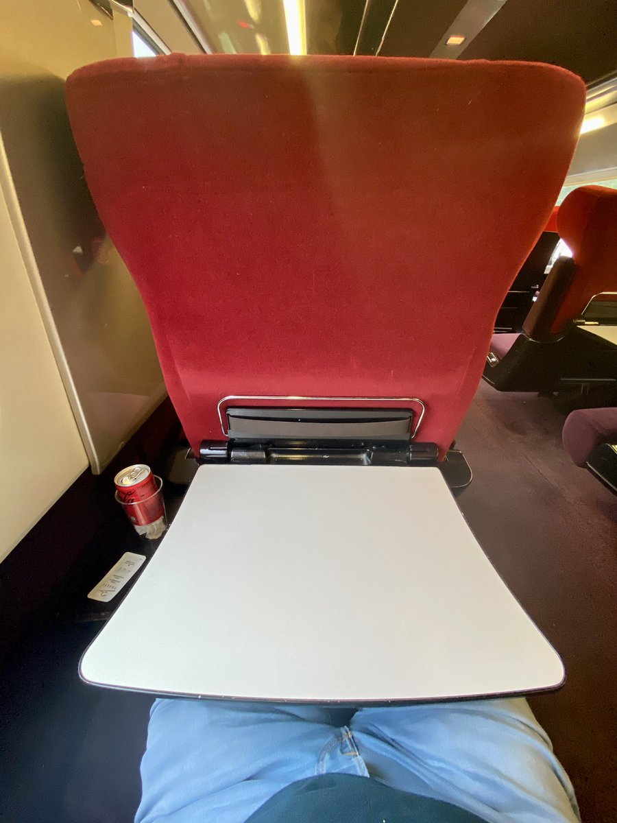thalys74's tweet photo. Comment le voyage #InterrailPass  #Day5 de @thalys74 (càd moi même 🤣) se termine!? Dans le chaos et finalement à bord du #Thalys 🤗 pour #Liège . En effet #ICE que je devais prendre avait 30 min de retard, était bondé et ne démarrait pas car trop rempli … le suivant annulé ! 😡 https://t.co/fNDaLnKQwK