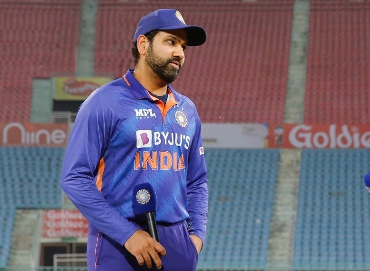 SPORTYVISHAL's tweet photo. No matter you are Rohit Sharma fan or not, but you can't denied the fact that currently he is the world's best Captain. #INDvsENG https://t.co/TS717aK0wE