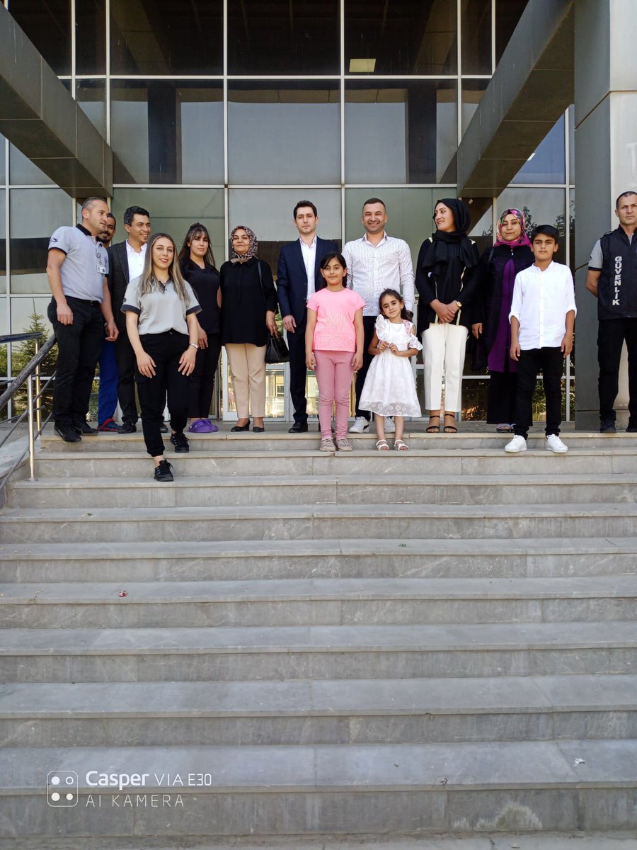 KayhanMuhteber's tweet photo. Bugün Yüksekova Ak parti kadın koları teşkilatımızla Yüksekova Devlet Hastanesi Başhekim yardımcınız Halil Çetin sağlık bakım hizmetleri müdürü Osman Kaynar ve müdür yardımcısı Yiğit Nergis  eşliğinde çocukları ziyarete bulunduk.
@Emine_Gozgec16 
@MunevverErtus 
@FatiharslanAK30 https://t.co/KYgOIfCymo