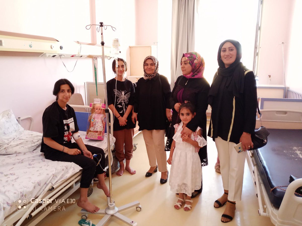 KayhanMuhteber's tweet photo. Bugün Yüksekova Ak parti kadın koları teşkilatımızla Yüksekova Devlet Hastanesi Başhekim yardımcınız Halil Çetin sağlık bakım hizmetleri müdürü Osman Kaynar ve müdür yardımcısı Yiğit Nergis  eşliğinde çocukları ziyarete bulunduk.
@Emine_Gozgec16 
@MunevverErtus 
@FatiharslanAK30 https://t.co/KYgOIfCymo