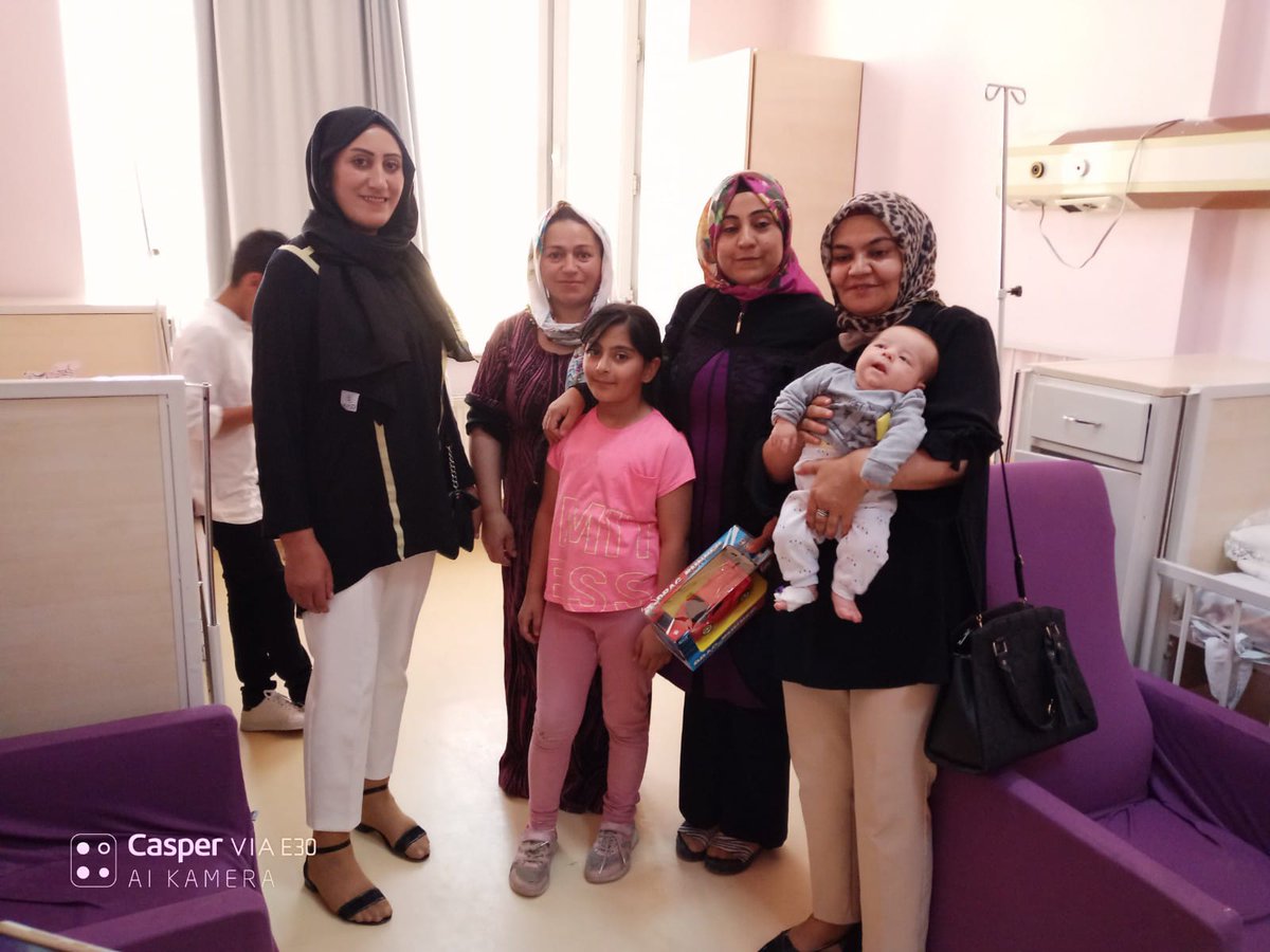 KayhanMuhteber's tweet photo. Bugün Yüksekova Ak parti kadın koları teşkilatımızla Yüksekova Devlet Hastanesi Başhekim yardımcınız Halil Çetin sağlık bakım hizmetleri müdürü Osman Kaynar ve müdür yardımcısı Yiğit Nergis  eşliğinde çocukları ziyarete bulunduk.
@Emine_Gozgec16 
@MunevverErtus 
@FatiharslanAK30 https://t.co/KYgOIfCymo