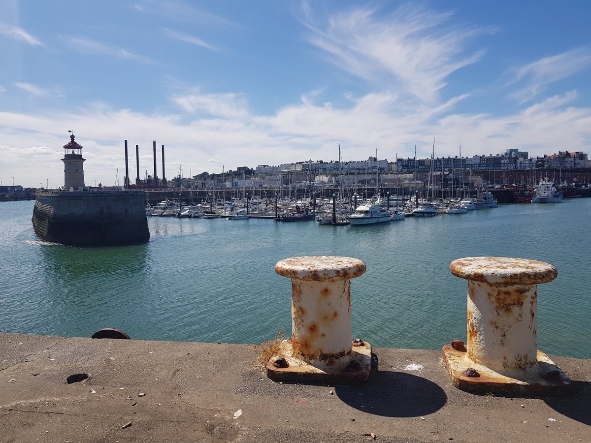 Beket_Aten's tweet photo. Love from the sunny British seaside βοΈ Can't beat it! #WeekendMotivation #HeatwaveUK #BritishSummer #KentHolidays https://t.co/zkSKIyPv86