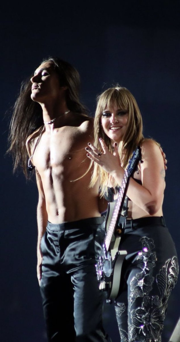 ethanishotaf_'s tweet image. this is the first pic that comes up when you google “bi panic”