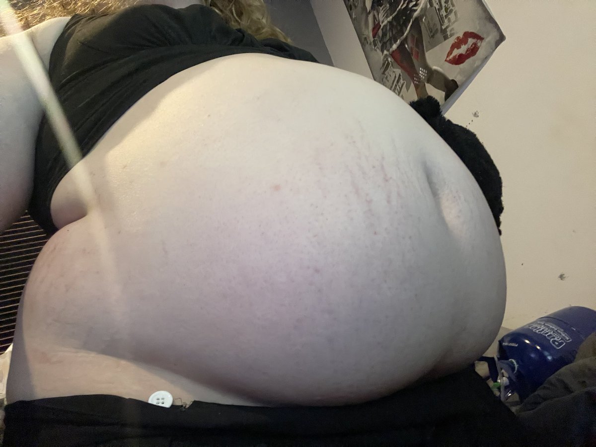 Nekoloon's tweet photo. Kitty became a huuge helium balloon for you~ and also drank a bottle of fizzy so I’m all bubbly and tight for you 🥺👉👈 can kitty have belly rubs..? https://t.co/zqeFB9MMf6