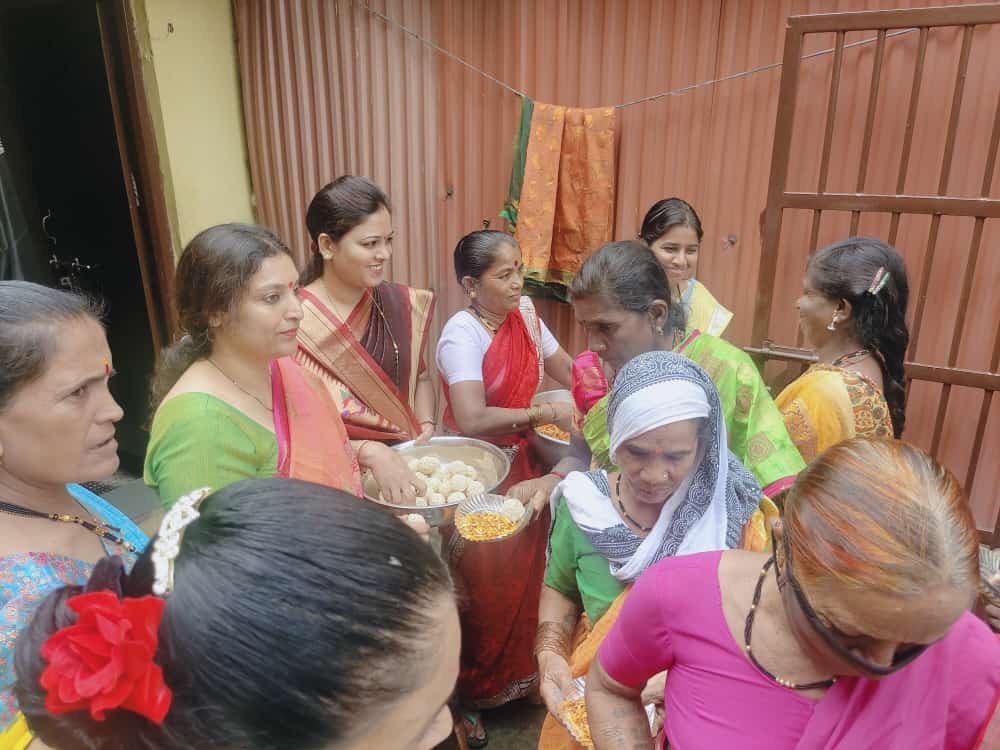 dhadve_rupali's tweet photo. विठ्ठल रुक्मिणी सेवा प्रतिष्ठान च्या माध्यमातून गेली 35 वर्ष आषाढी एकादशी निमित्त पंढरपूर यात्रा दर्शन सोहळा कार्यक्रमास उपस्थित राहून शुभेच्���ा दिल्या🙏 संस्थापक अध्यक्ष मोहन आप्प��� वणवे भूषण वणवे,निखिल वणवे व सर्व सभासद यावेळी उपस्थित होते त्यांच्या सेवेचे मनापासून अभिनंदन https://t.co/WJTGz6lFTO