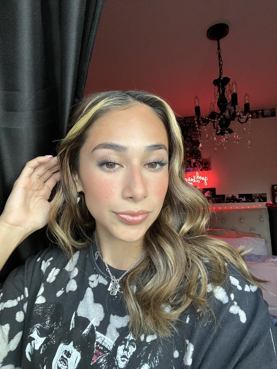 _dreee_'s tweet photo. brown eyed girl https://t.co/Dw528fCKNn
