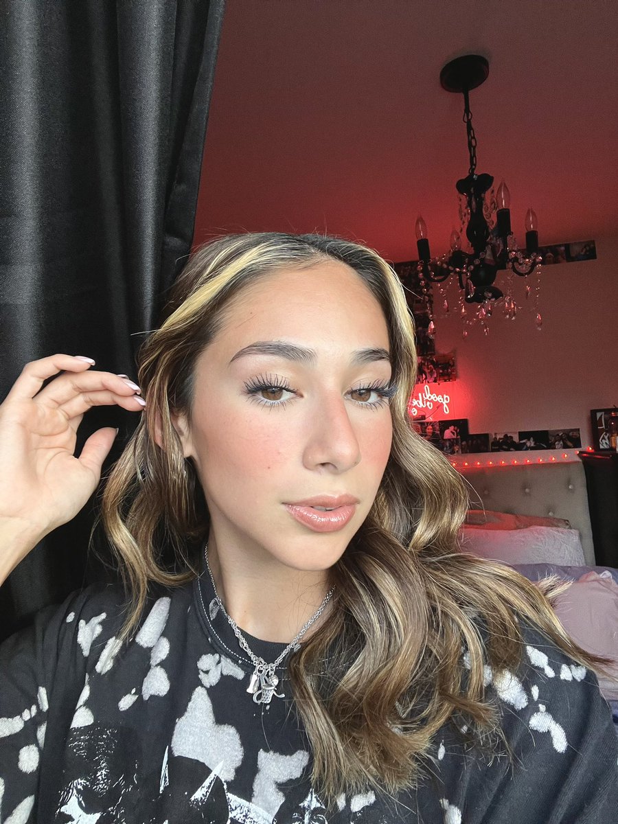_dreee_'s tweet photo. brown eyed girl https://t.co/Dw528fCKNn