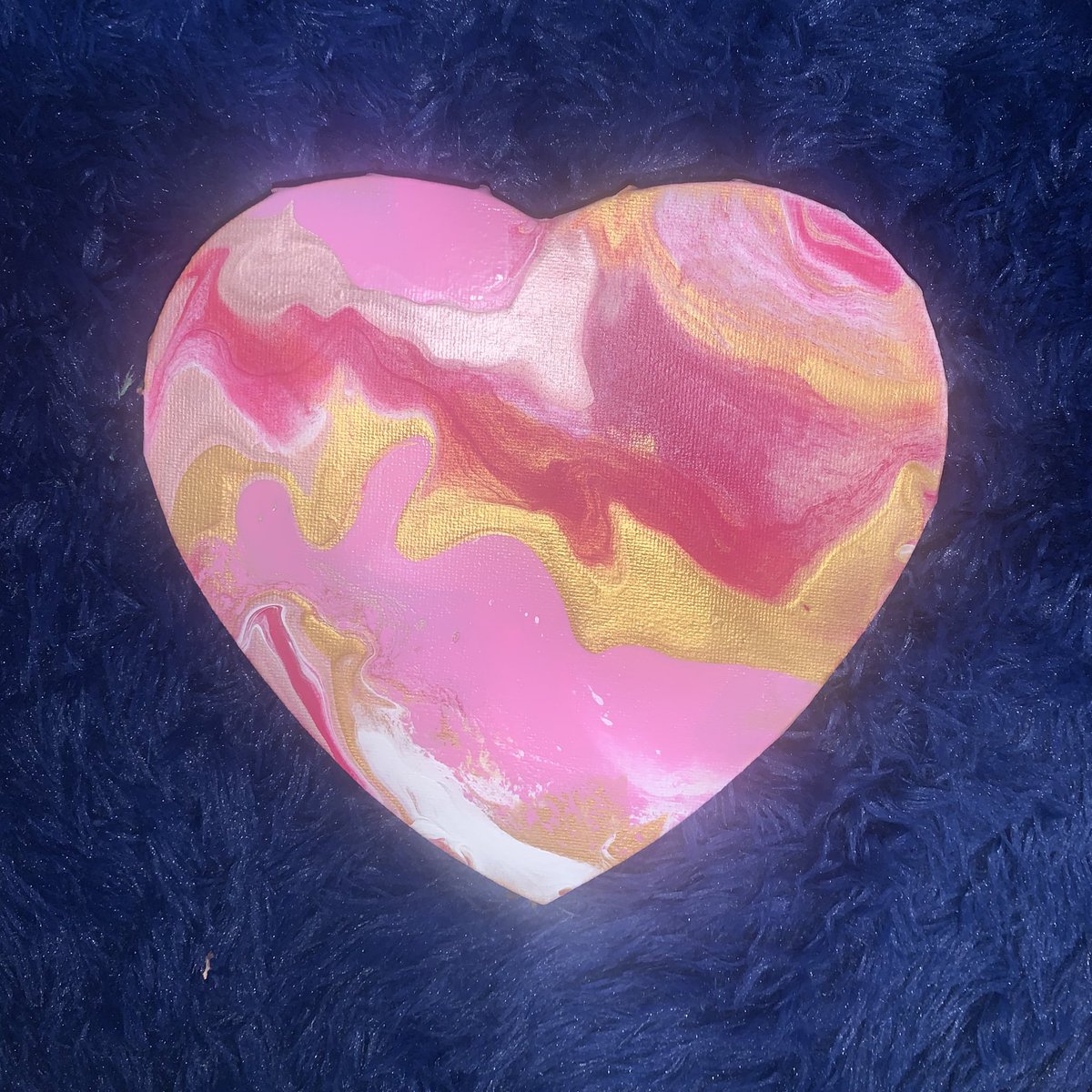 dorachapiadora's tweet photo. ROSE GOLD HEART. 

Available now on Etsy https://t.co/5wWVzYfhyh. #abstractpainting #etsyshop #smallbusinessowner #latinaownedbusiness https://t.co/BjjD7YyYKy
