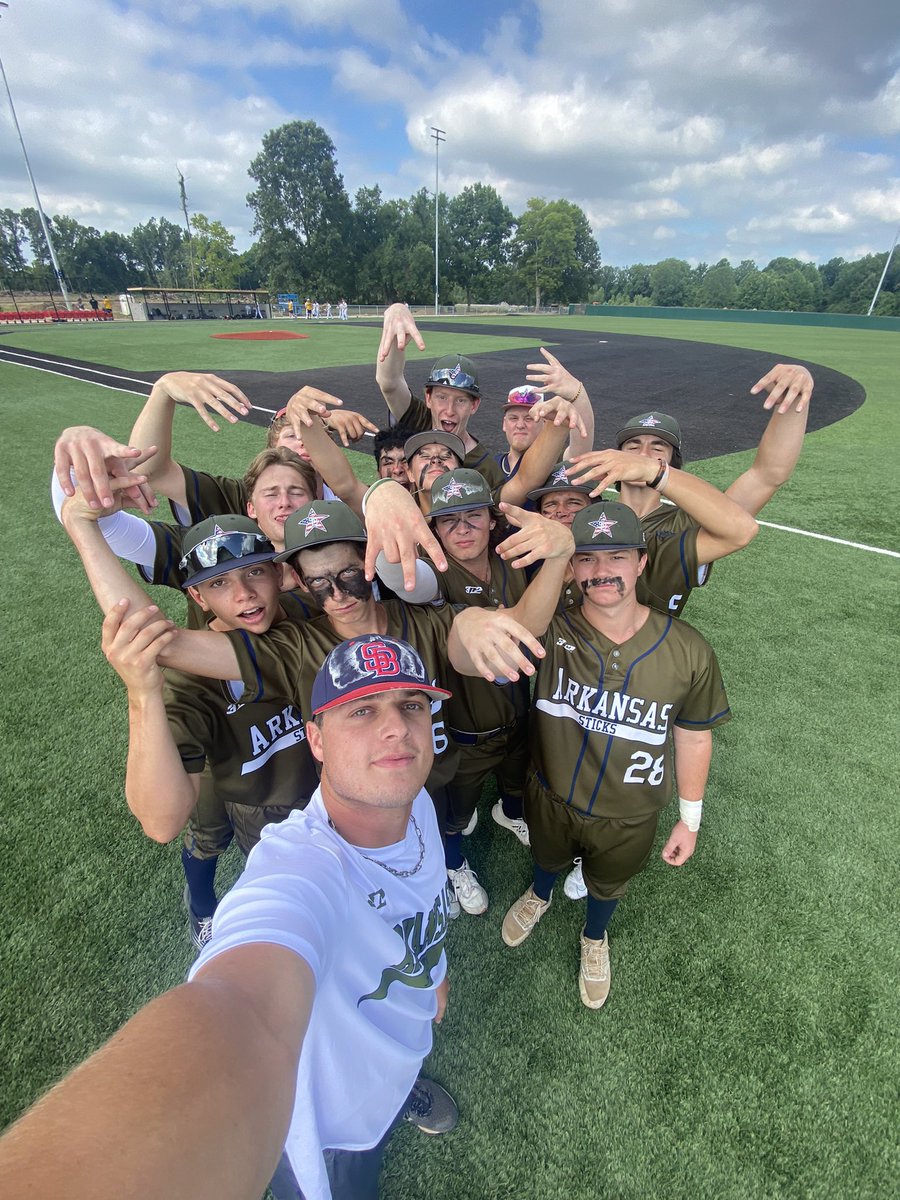 Tyler_sheridan_'s tweet photo. Shoutout to this group for a fun summer! Wishing everyone the best of luck for their upcoming seasons. #sticks22 https://t.co/U1od5vFUXZ