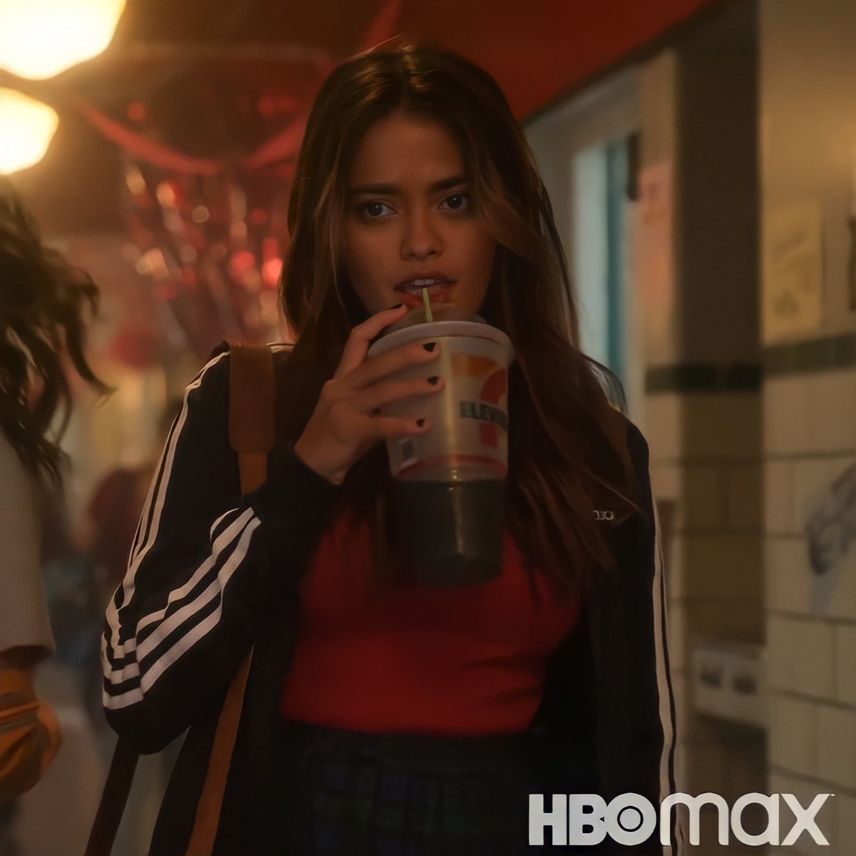 olivarthinker's tweet photo. i love the fact she gives mean girl vibes #PLLOriginalSin https://t.co/XtsVghHyvM