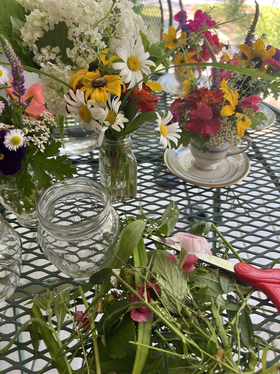kathleenluvstea's tweet photo. Playing with flaars 💐☕️😁
#sundayfunday
#growyourown 
@TheFlowerFarmer https://t.co/Gi7uhET1Lr