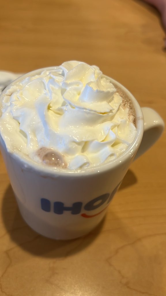 9aradoxx's tweet photo. hot cocoa cuz ima princess https://t.co/Oj97s41AEV