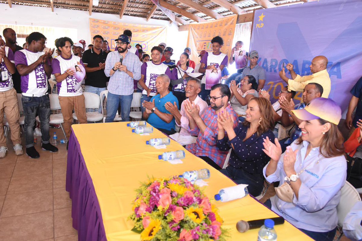 YuriEnriqueRL's tweet photo. En Puerto Plata #LaJuventudesdeMargarita Cientos de jóvenes se integran a apoyar la candidatura del futuro y la esperanza encabezada por @margaritacdf. En la novia del Atlántico todos y todas votan 5 🖐🏼 el próximo 16 de octubre. @juventudMC24 https://t.co/GUslMYObfD