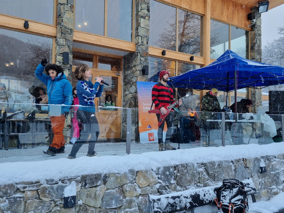 TurismoTDF's tweet photo. La Fiesta del Invierno en Cerro Castor es un evento emocionante
¡Hacete #FanDelaNieve del Fin del Mundo!
#Ushuaia #FiestaDelInvierno #TierraDelFuego https://t.co/9BQN5L4nrv