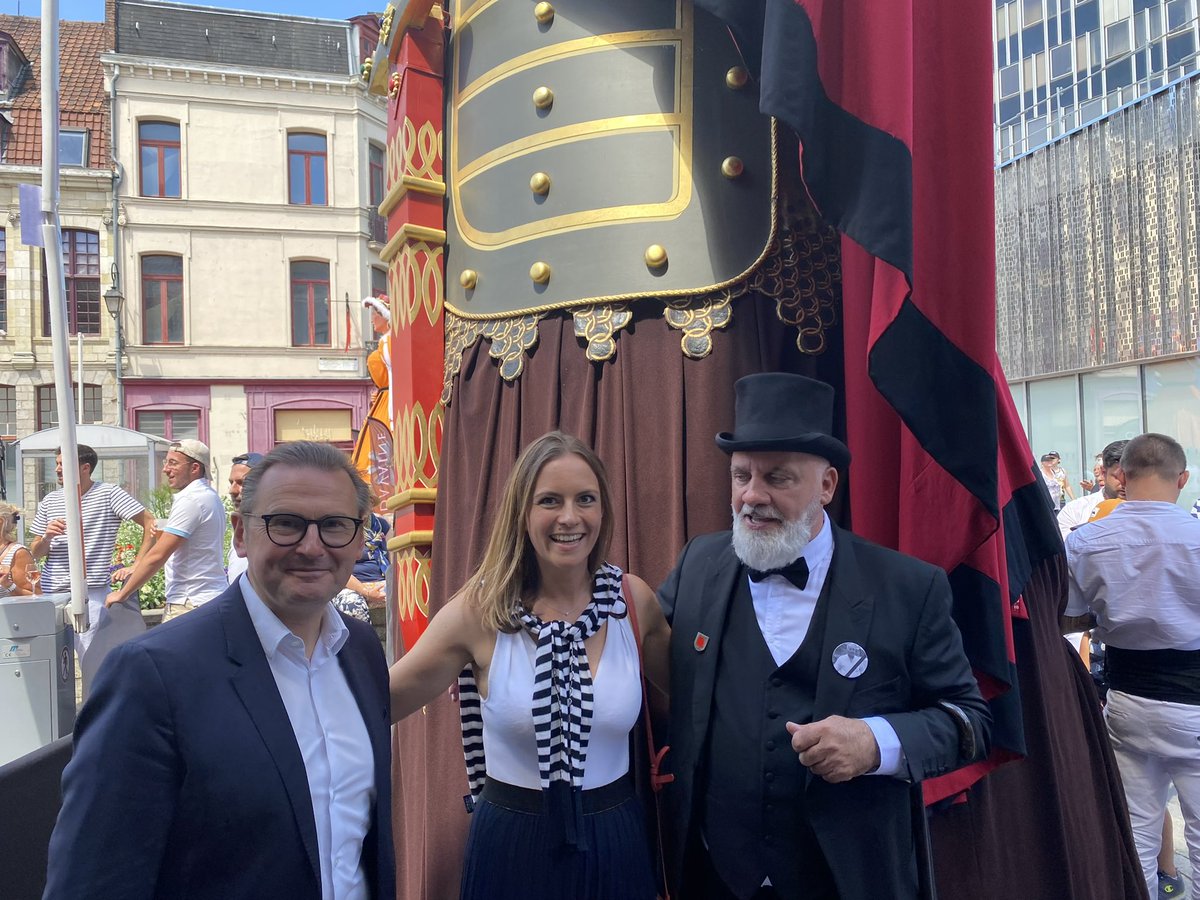😊 Merci à <a href="/FLeturque/">Frédéric Leturque 🇪🇺🇫🇷</a>, Maire de <a href="/VilleArras/">Ville d'Arras</a> et Président de <a href="/GrandArras/">Com. Urbaine Arras</a>, d’avoir participé à mes côtés aux Fêtes de #Gayant ! #Douai
🙏 Un élu sincère et engagé avec qui je partage la volonté de créer des synergies entre nos territoires.
