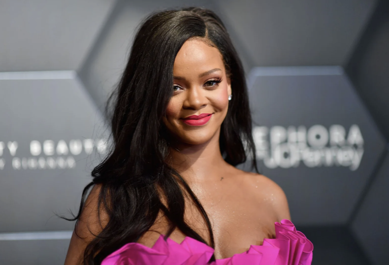 rorosocial's tweet photo. Hi Rowers 🚣

Rihanna, age 34, has an astounding net worth of $1.4B, making her the youngest self-made billionaire in America 📸 Angela Weiss/Getty Images

#Rihanna #RihannaFan #Fenty #Barbados #MusicFan #FollowForFollow #FanInterest #RoroSocial https://t.co/v9Kf2cANKz