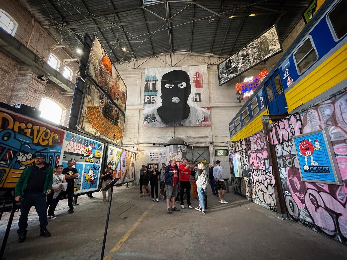 m_city_waras's tweet image. #wjazd! #layoup #openning  #100cznia #mariuszwaras #mcity #mural #graffiti #streetart #stencilart #contemporaryart #urbanart @m_city_waras #100cznia #layup_galeria