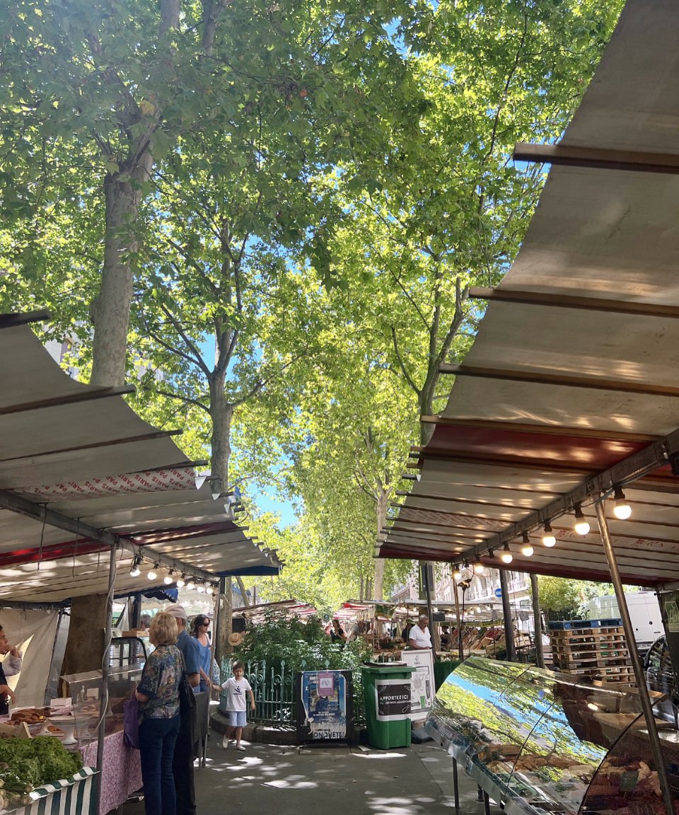 teatimeensamble's tweet photo. Marche de Rennes 🌿

BIOの市場へ🧀🌿 https://t.co/Y7HbrVoQ9q