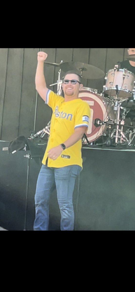 Scandog's tweet photo. My man @ScottyMcCreery absolutely killed it at @IndianRanch yesterday afternoon on a picture perfect New England summer day. The man never disappoints! #goScotty https://t.co/yP5IdHGPWq
