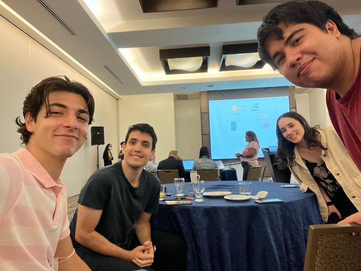Equipo de Petrobowl Neuquino participó en la instancia regional. Nos tocó competir contra la Universidad Central de Ecuador (UCE) y lamentablemente no pudimos pasar a la siguiente etapa. Estamos muy contentos de haber llegado a la instancia regional y de haber podido participar.