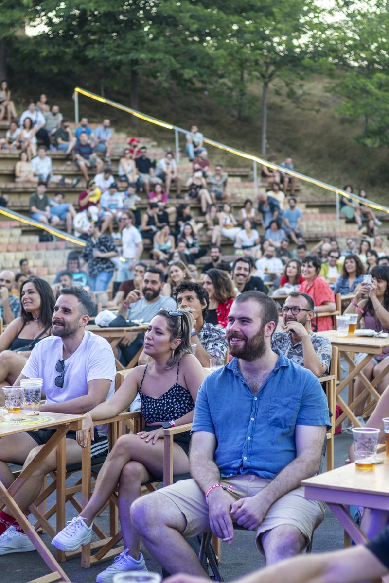3minutsTV3's tweet photo. I va arribar el dia: @MarcLebowski, el guanyador de #3Minuts33 va irrompre a l'escenari del #CruïllaComedy! 👏🎙 També ho va fer la nostra MC @CharliiePee ✨ Quin fart de riure al @CruillaBCN! 😂 #3MinutsTV3 #CruïllaEnamora https://t.co/yv76b3V17k
