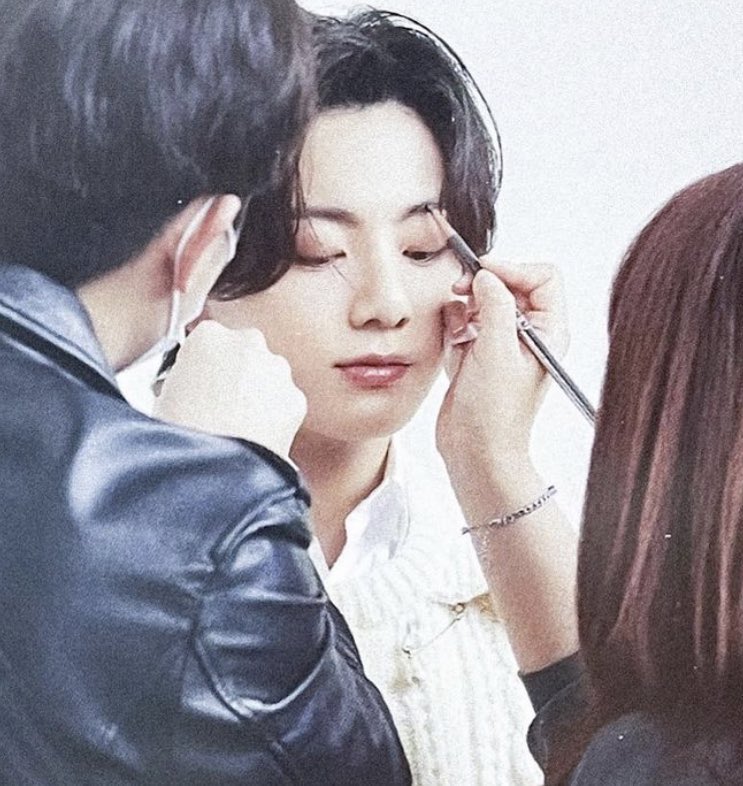 thvkalon's tweet photo. jungkook as marilyn monroe; a small thread 🤍 https://t.co/BZXZeMrKGc