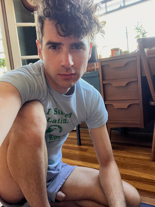 Bed head and avoiding a home workout https://t.co/vxhvfdUBQa